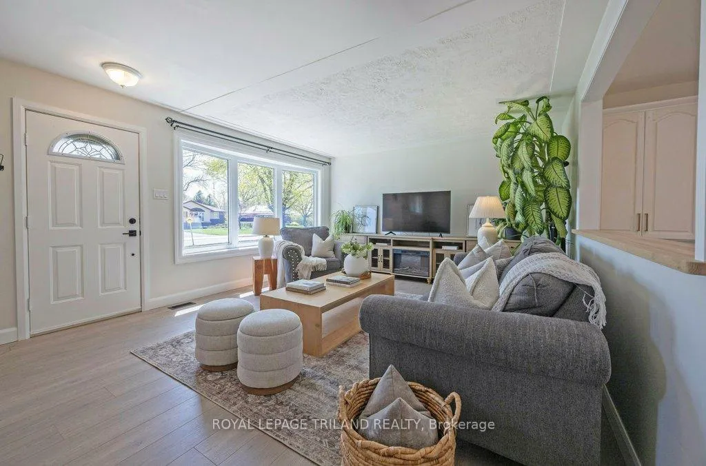Photo 8 of 112 Burnside Drive, London, East I — HOMEH