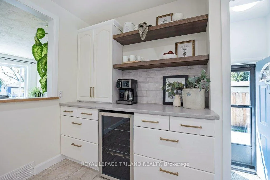 Photo 11 of 112 Burnside Drive, London, East I — HOMEH