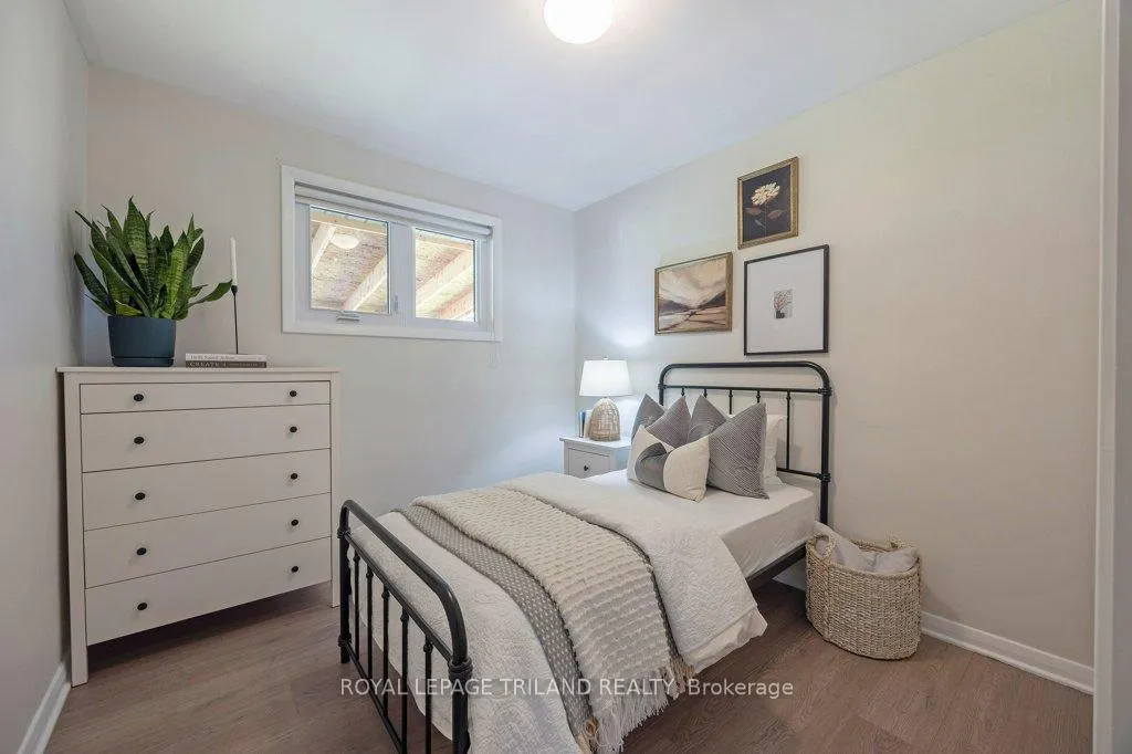Photo 15 of 112 Burnside Drive, London, East I — HOMEH