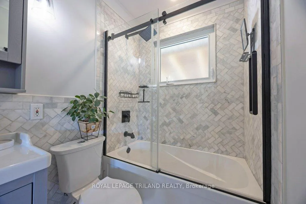 Photo 18 of 112 Burnside Drive, London, East I — HOMEH