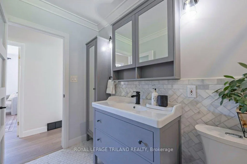 Photo 19 of 112 Burnside Drive, London, East I — HOMEH
