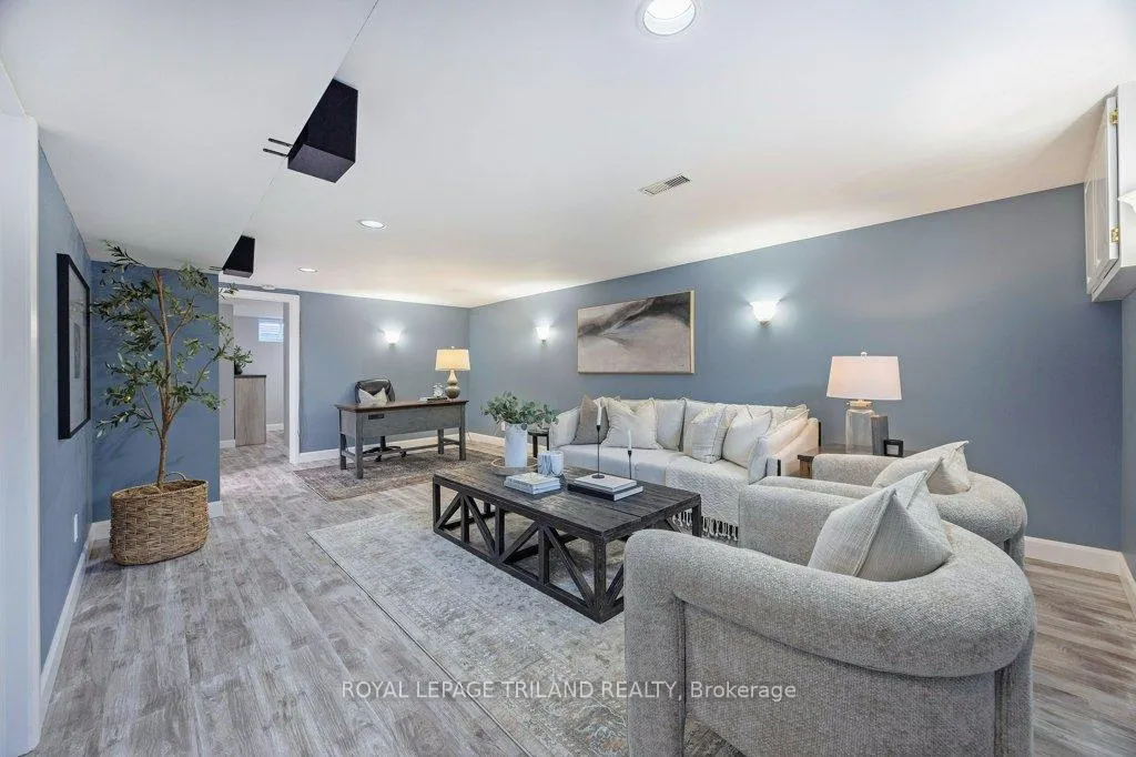 Photo 20 of 112 Burnside Drive, London, East I — HOMEH