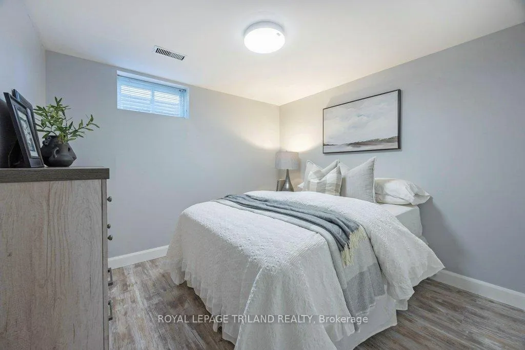 Photo 25 of 112 Burnside Drive, London, East I — HOMEH