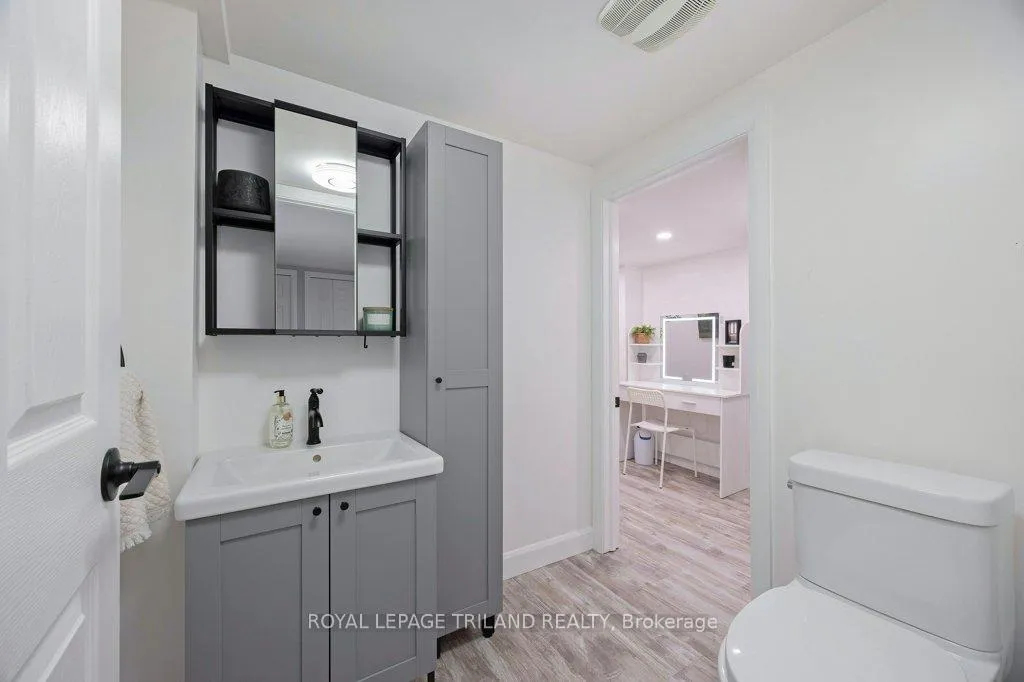Photo 33 of 112 Burnside Drive, London, East I — HOMEH