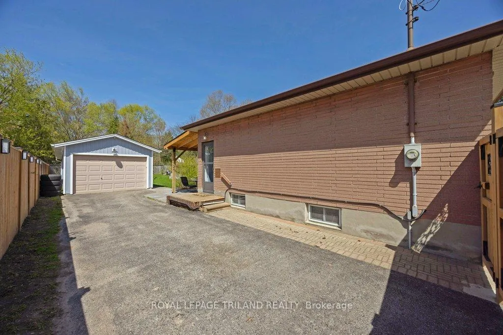 Photo 34 of 112 Burnside Drive, London, East I — HOMEH