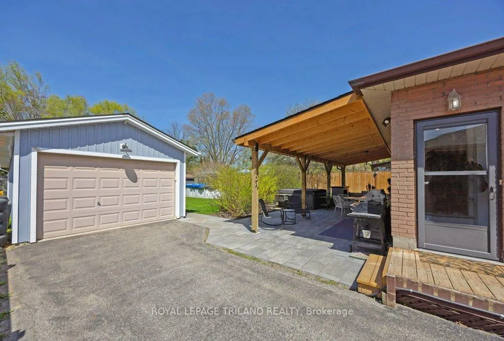 Photo 35 of 112 Burnside Drive, London, East I — HOMEH