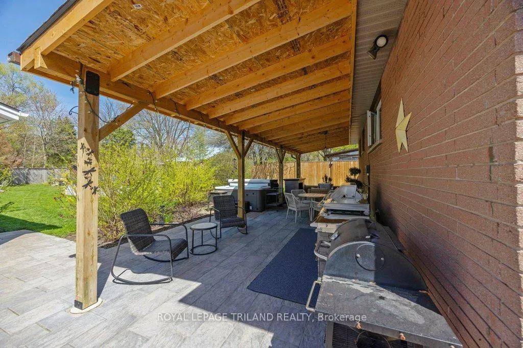 Photo 36 of 112 Burnside Drive, London, East I — HOMEH