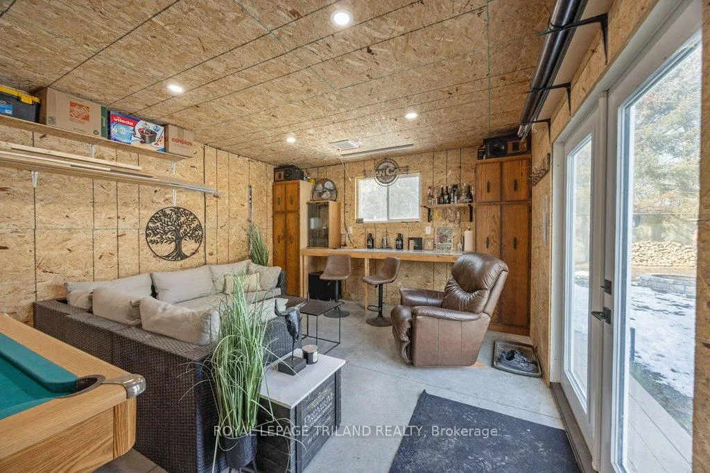 Photo 48 of 112 Burnside Drive, London, East I — HOMEH