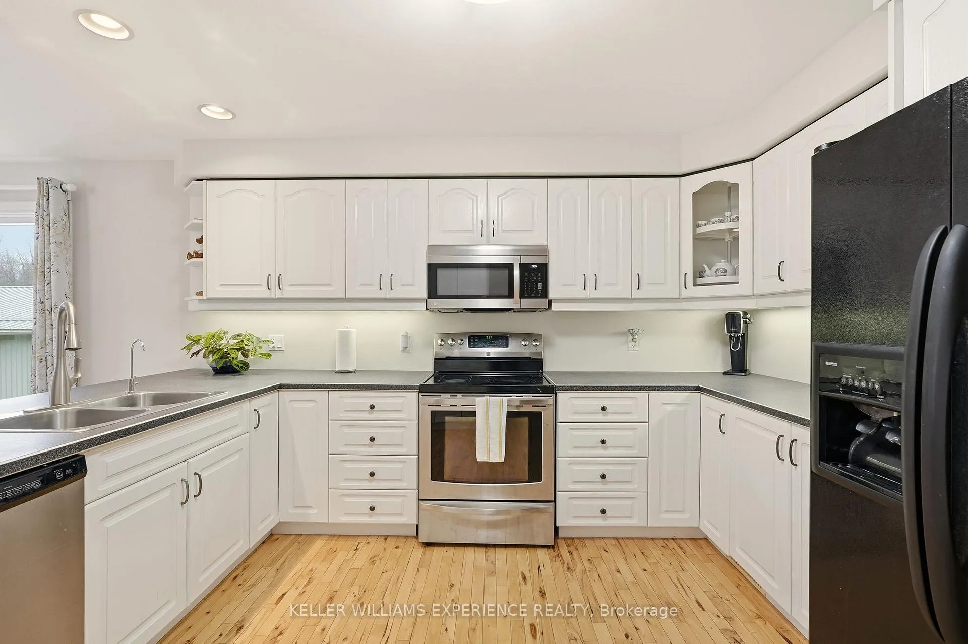 Photo 7 of 107 Simcoe Road, Ramara, Rural Ramara — HOMEH
