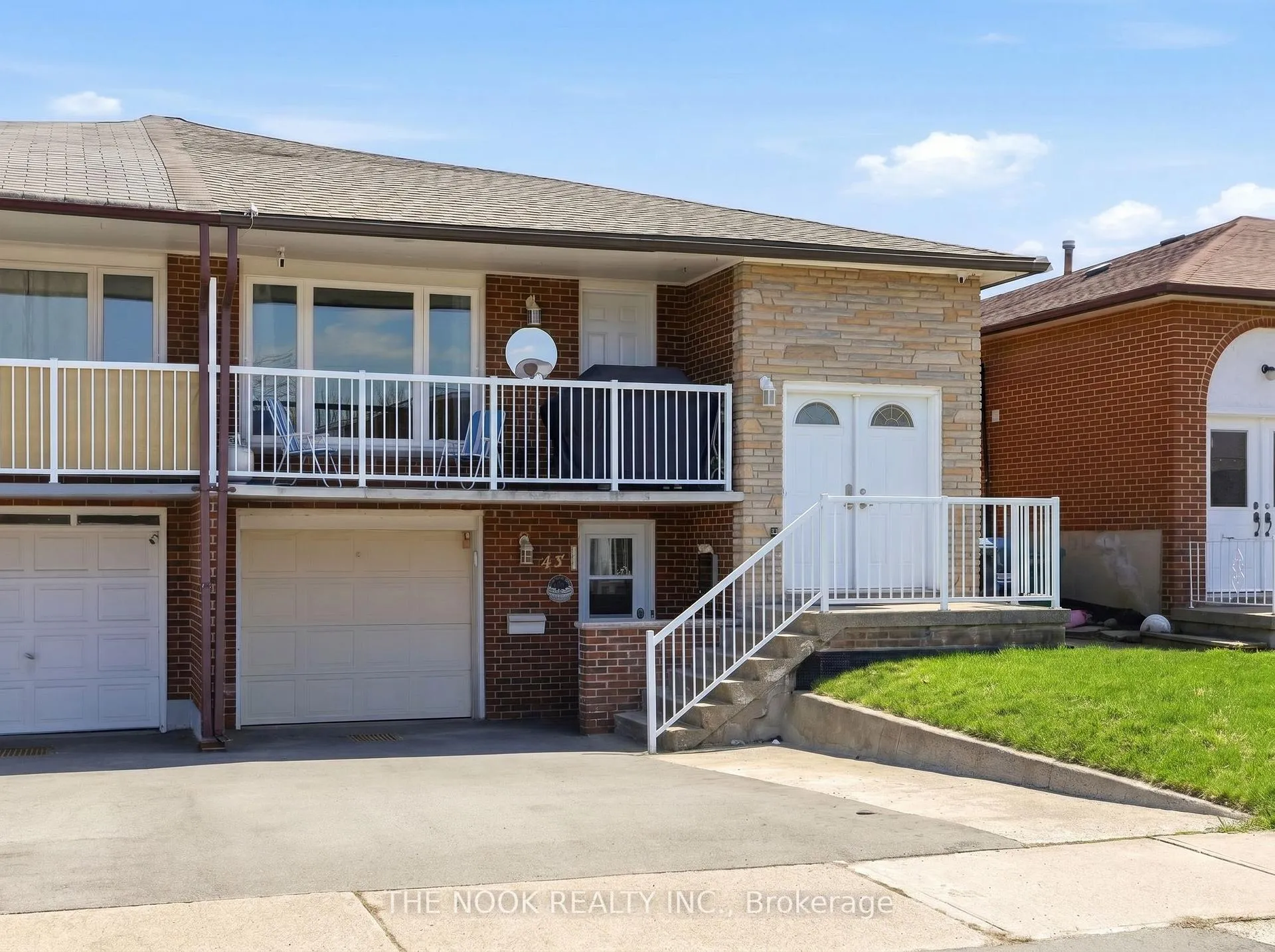 Photo 2 of 43 Prouse Drive, Brampton, Brampton North — HOMEH