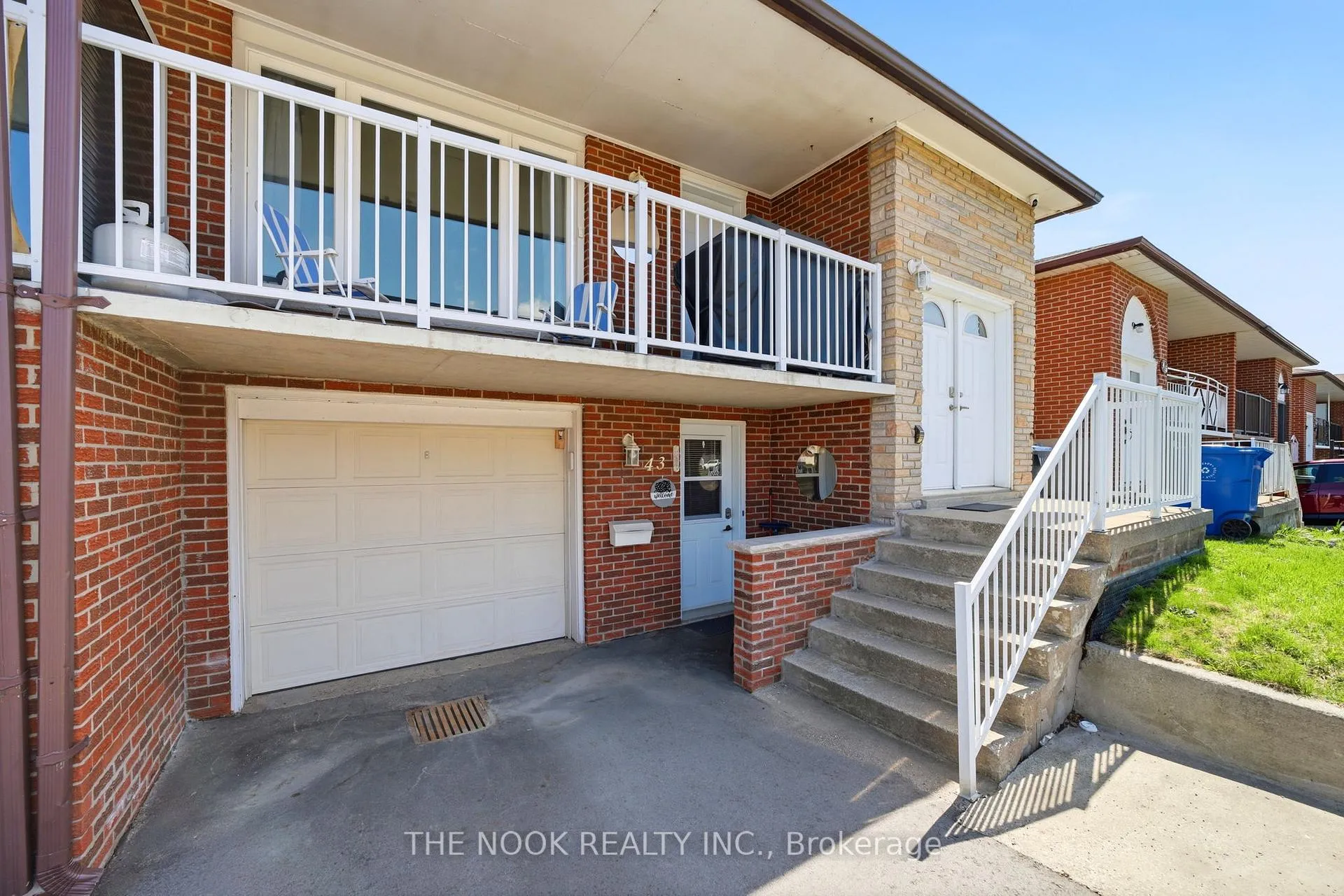 Photo 4 of 43 Prouse Drive, Brampton, Brampton North — HOMEH