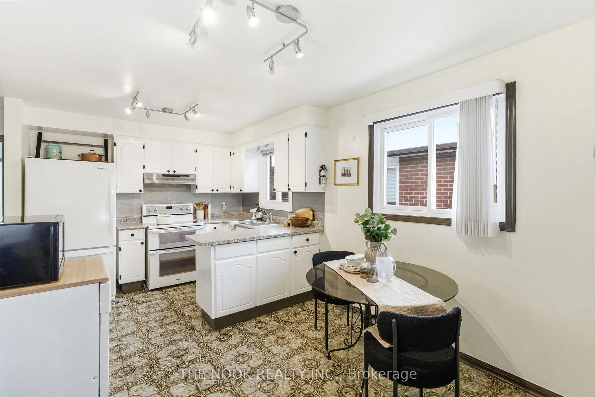 Photo 6 of 43 Prouse Drive, Brampton, Brampton North — HOMEH