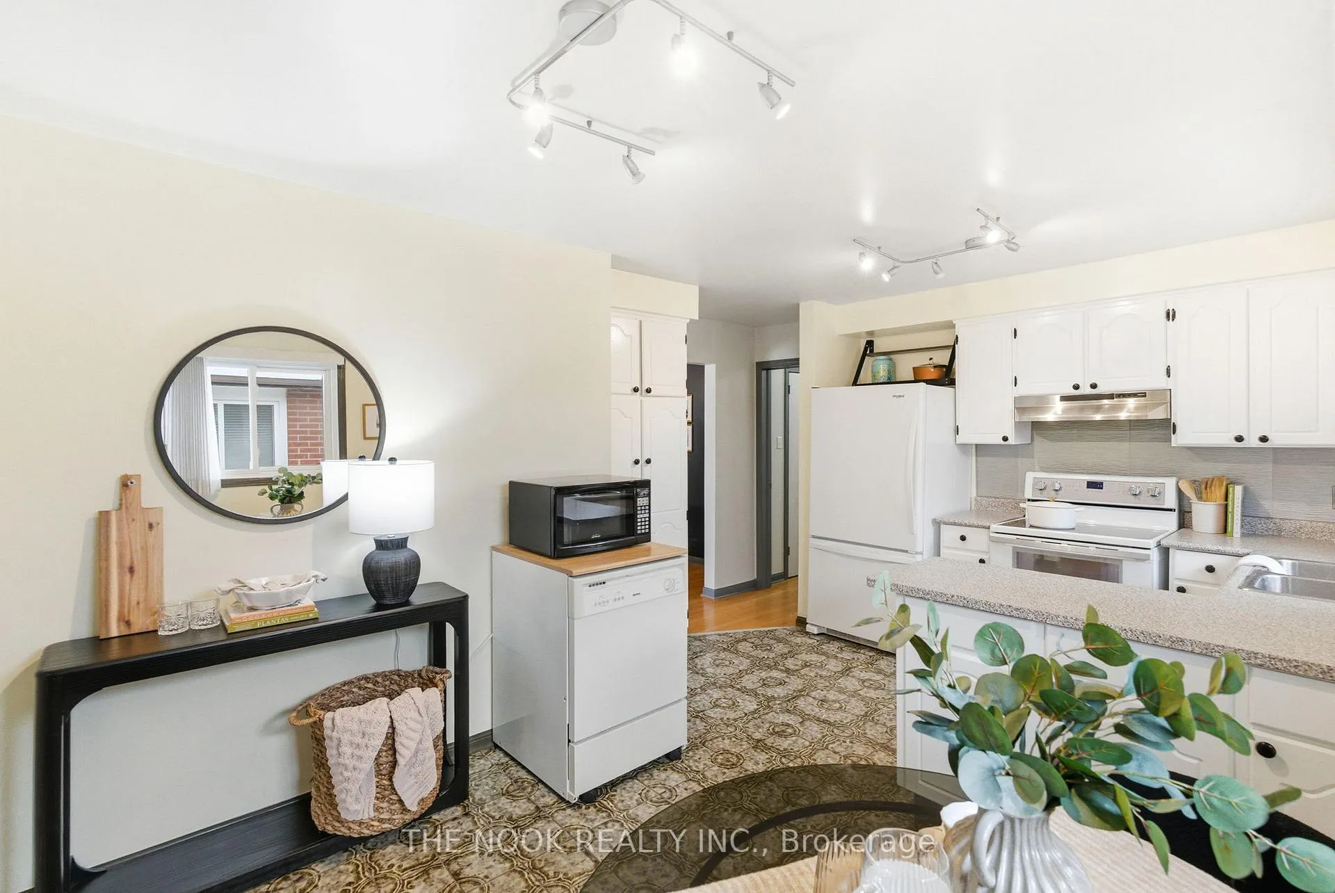 Photo 8 of 43 Prouse Drive, Brampton, Brampton North — HOMEH