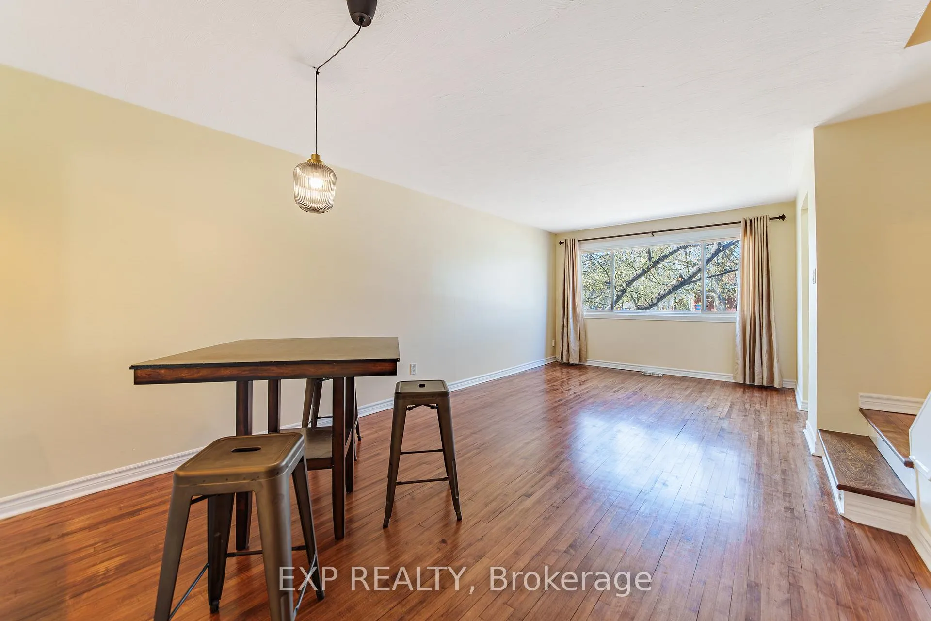 Photo 4 of 1518 Lepage Avenue, Ottawa, Carlington — HOMEH
