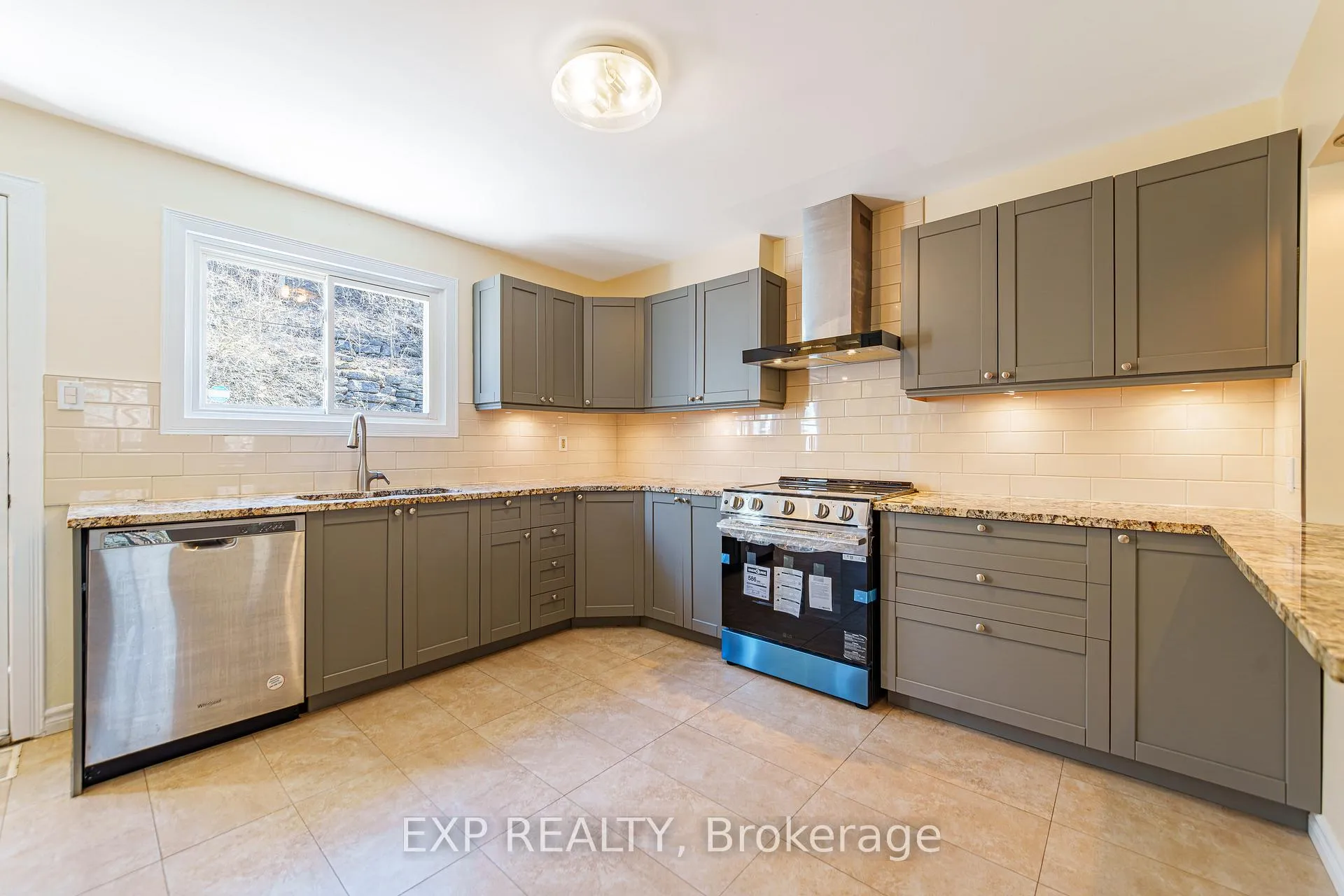 Photo 5 of 1518 Lepage Avenue, Ottawa, Carlington — HOMEH