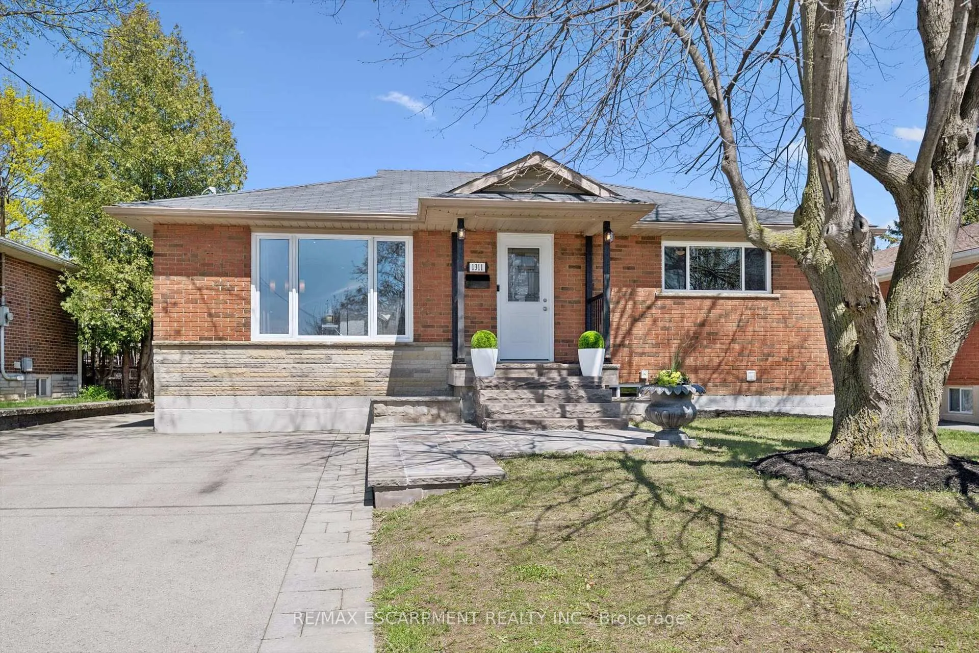 Photo 1 of 1311 Royal Drive, Burlington, Mountainside — HOMEH