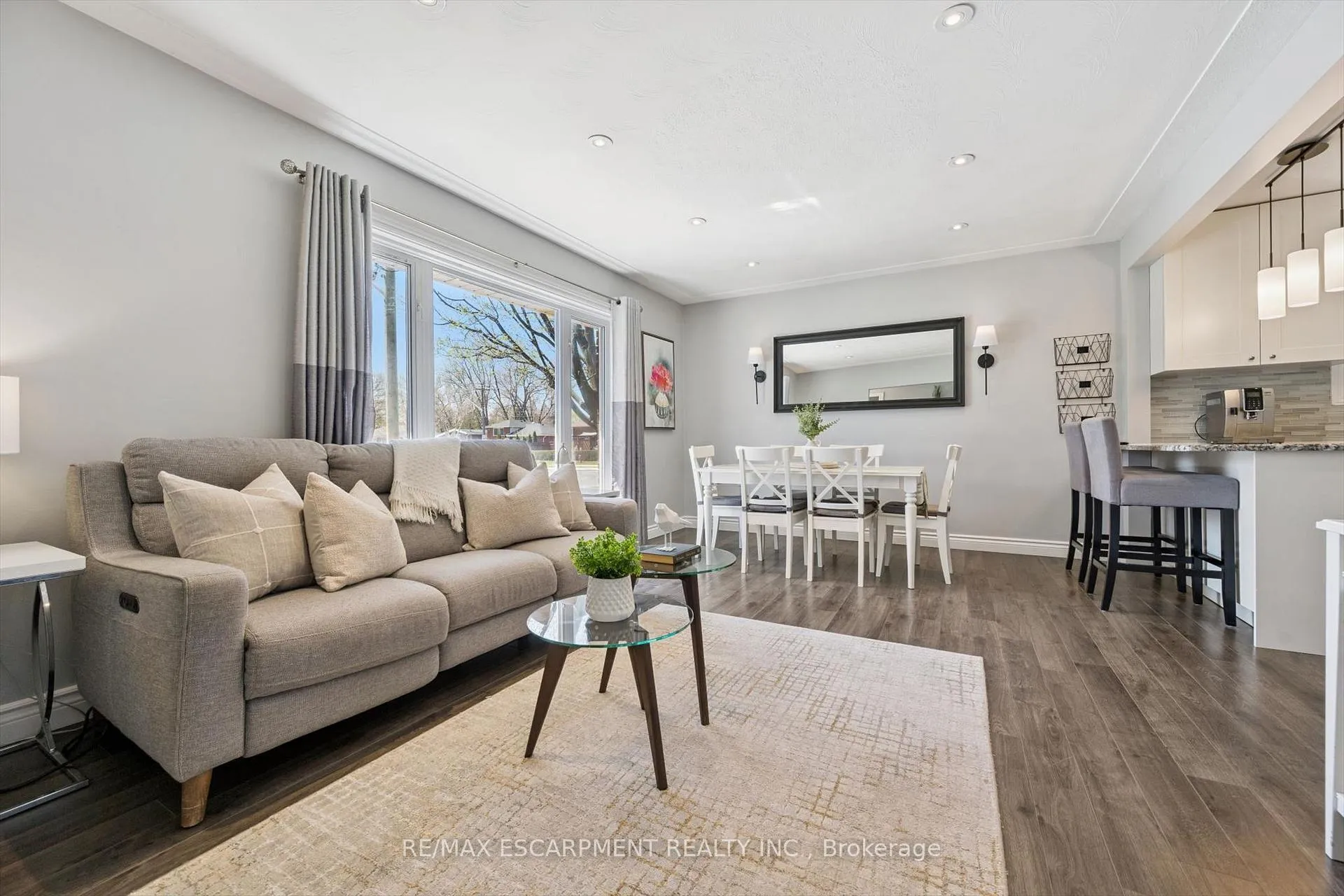 Photo 5 of 1311 Royal Drive, Burlington, Mountainside — HOMEH