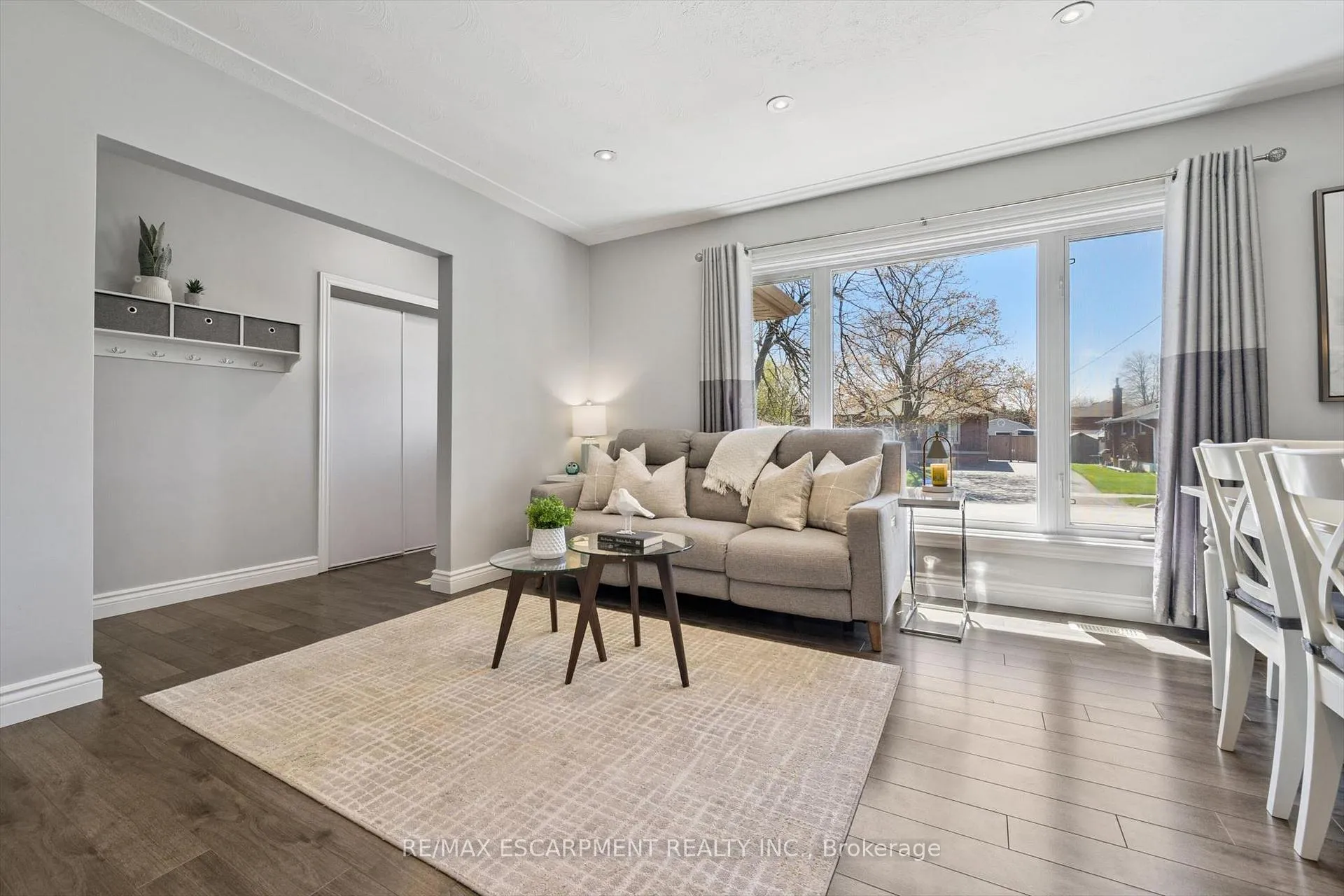 Photo 7 of 1311 Royal Drive, Burlington, Mountainside — HOMEH