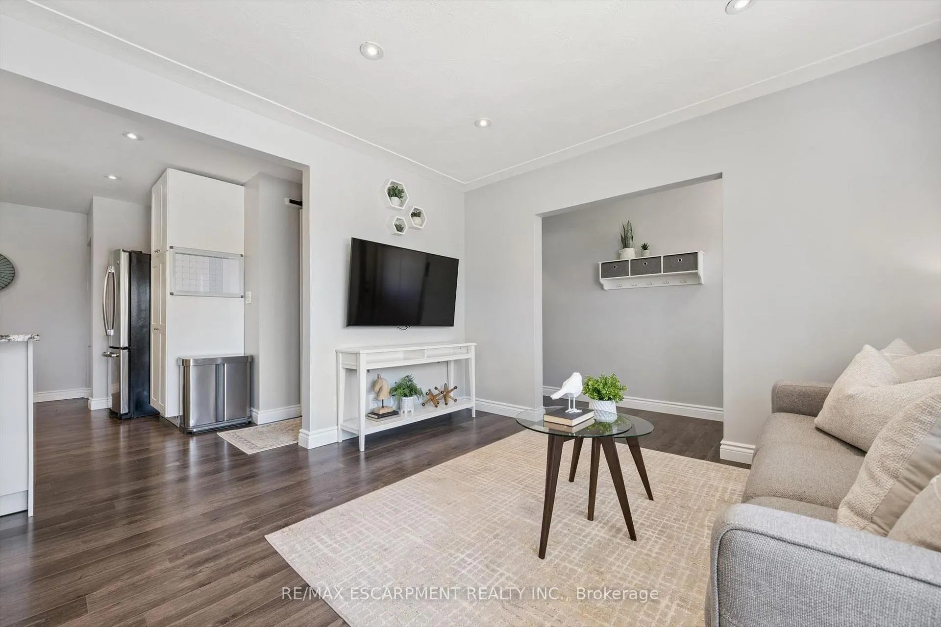 Photo 9 of 1311 Royal Drive, Burlington, Mountainside — HOMEH