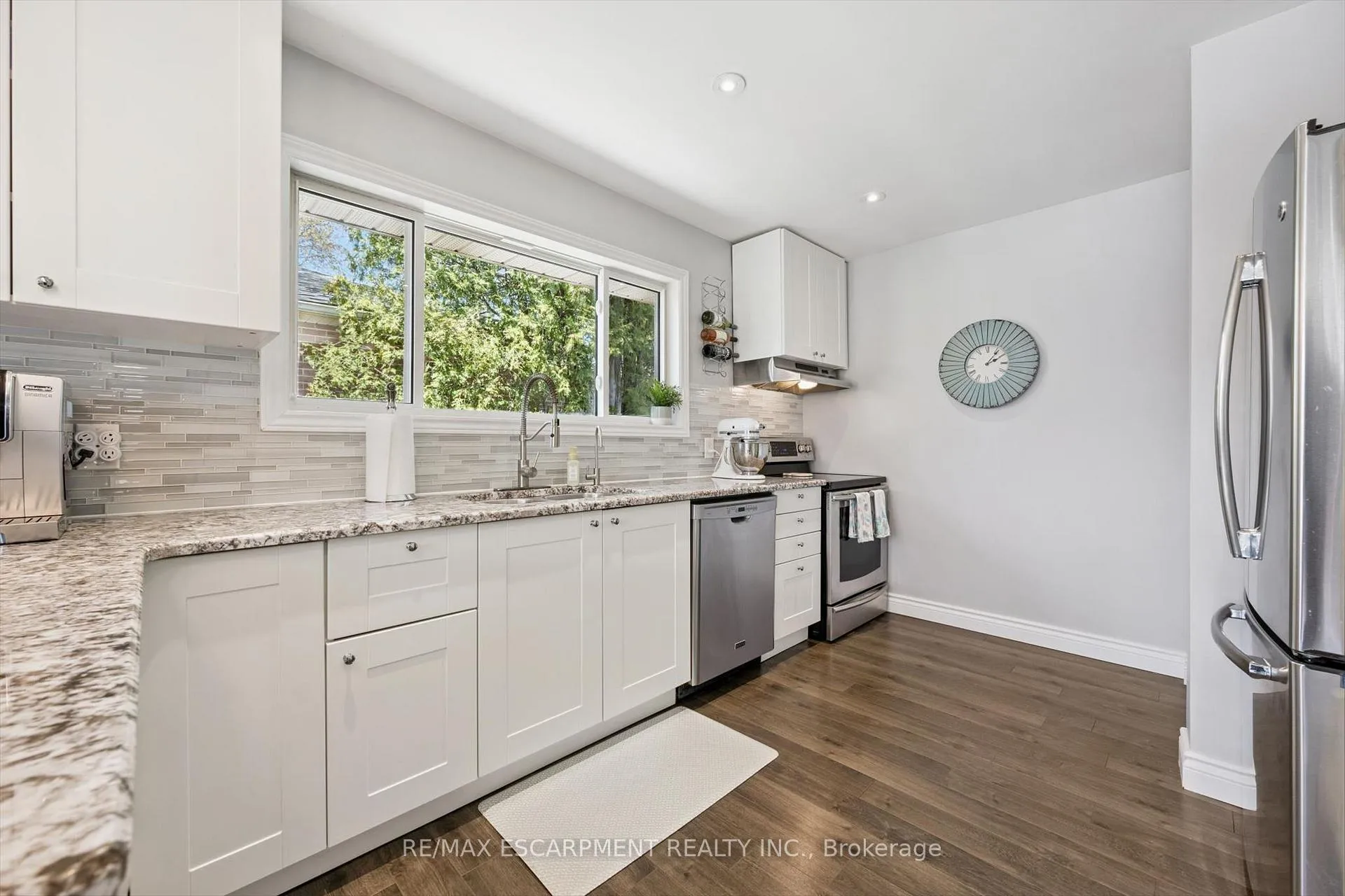 Photo 11 of 1311 Royal Drive, Burlington, Mountainside — HOMEH