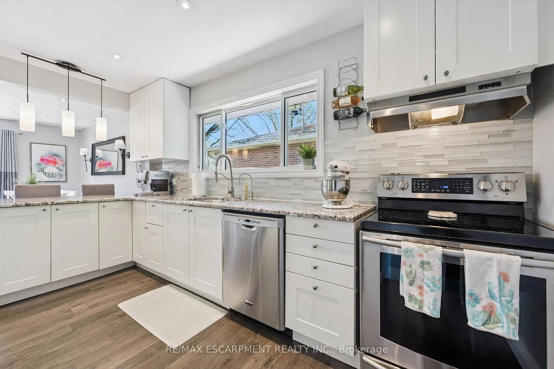 Photo 12 of 1311 Royal Drive, Burlington, Mountainside — HOMEH