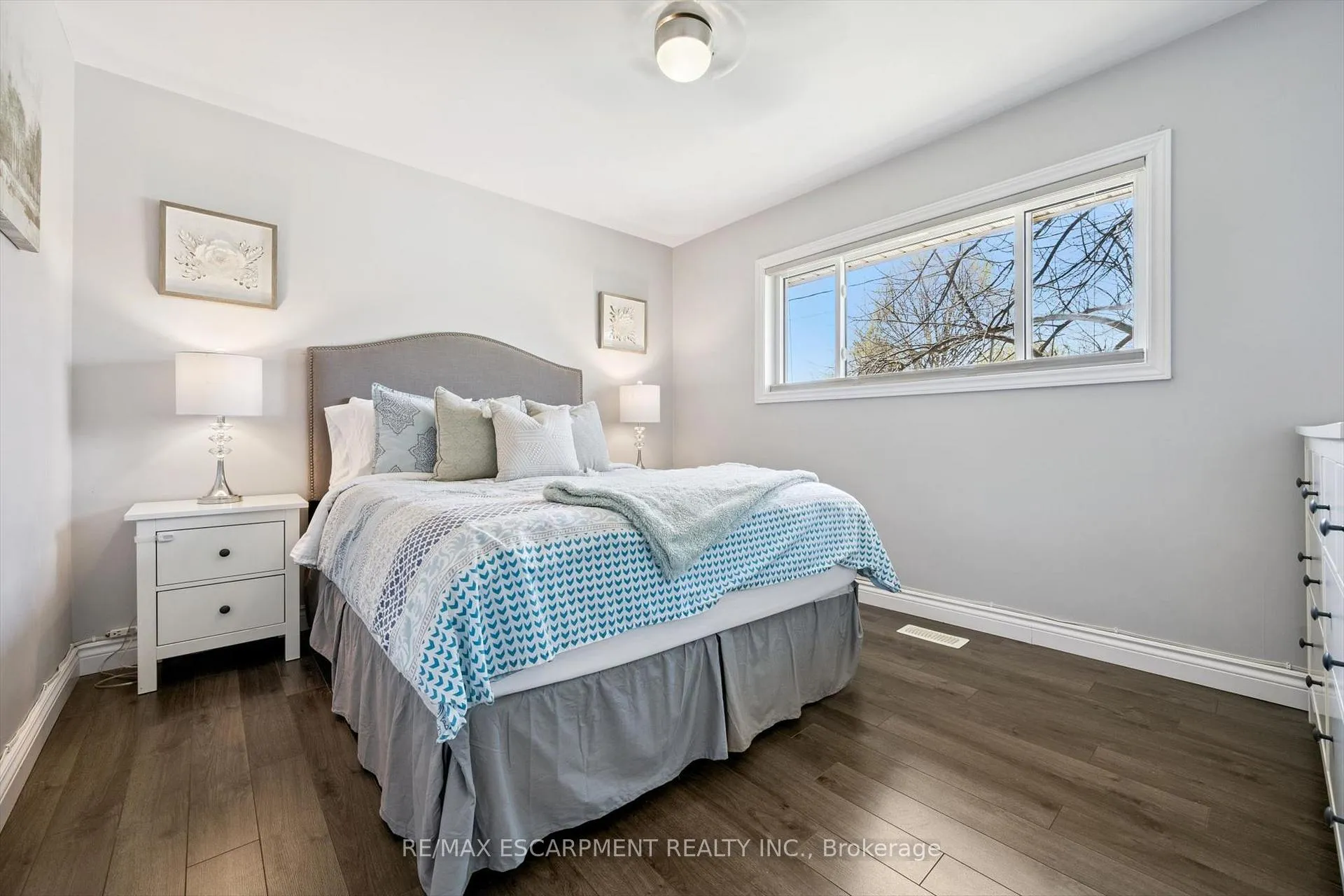 Photo 14 of 1311 Royal Drive, Burlington, Mountainside — HOMEH