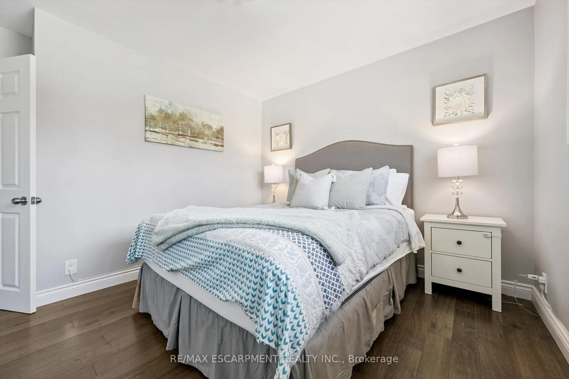 Photo 15 of 1311 Royal Drive, Burlington, Mountainside — HOMEH