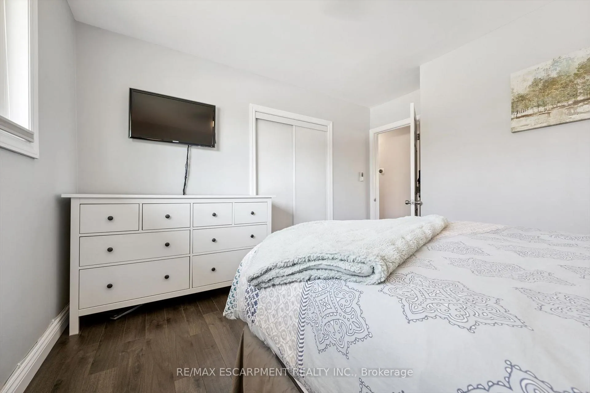 Photo 16 of 1311 Royal Drive, Burlington, Mountainside — HOMEH