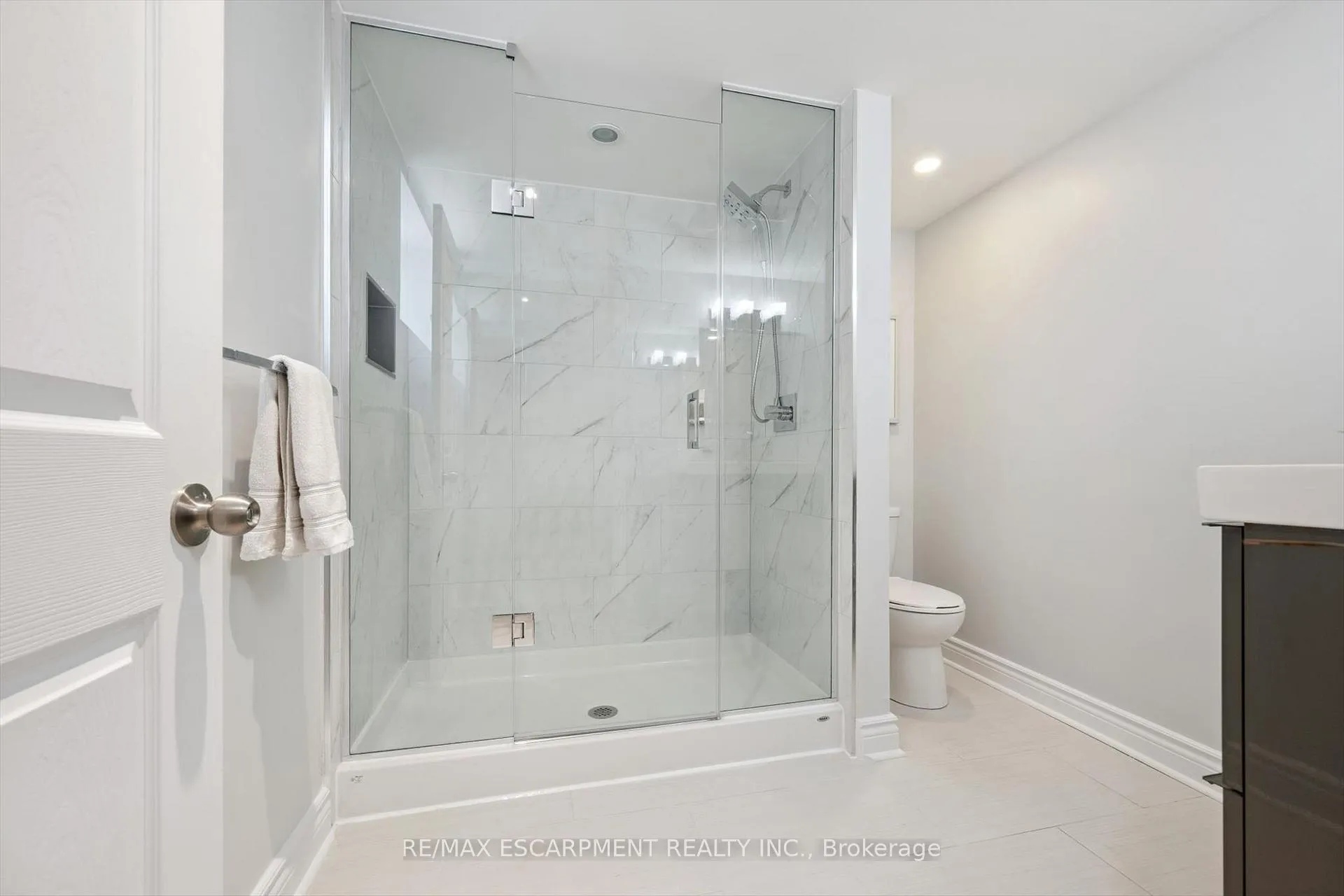 Photo 28 of 1311 Royal Drive, Burlington, Mountainside — HOMEH
