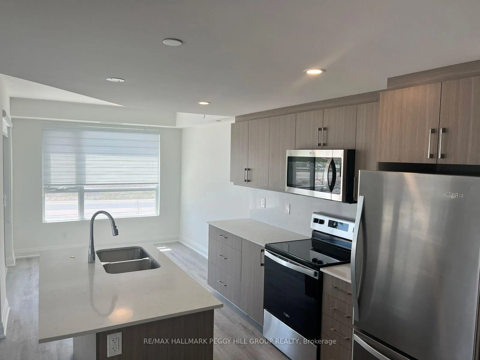 Photo 3 of Unit 612, 58 Lakeside Terrace, Barrie, Little Lake — HOMEH