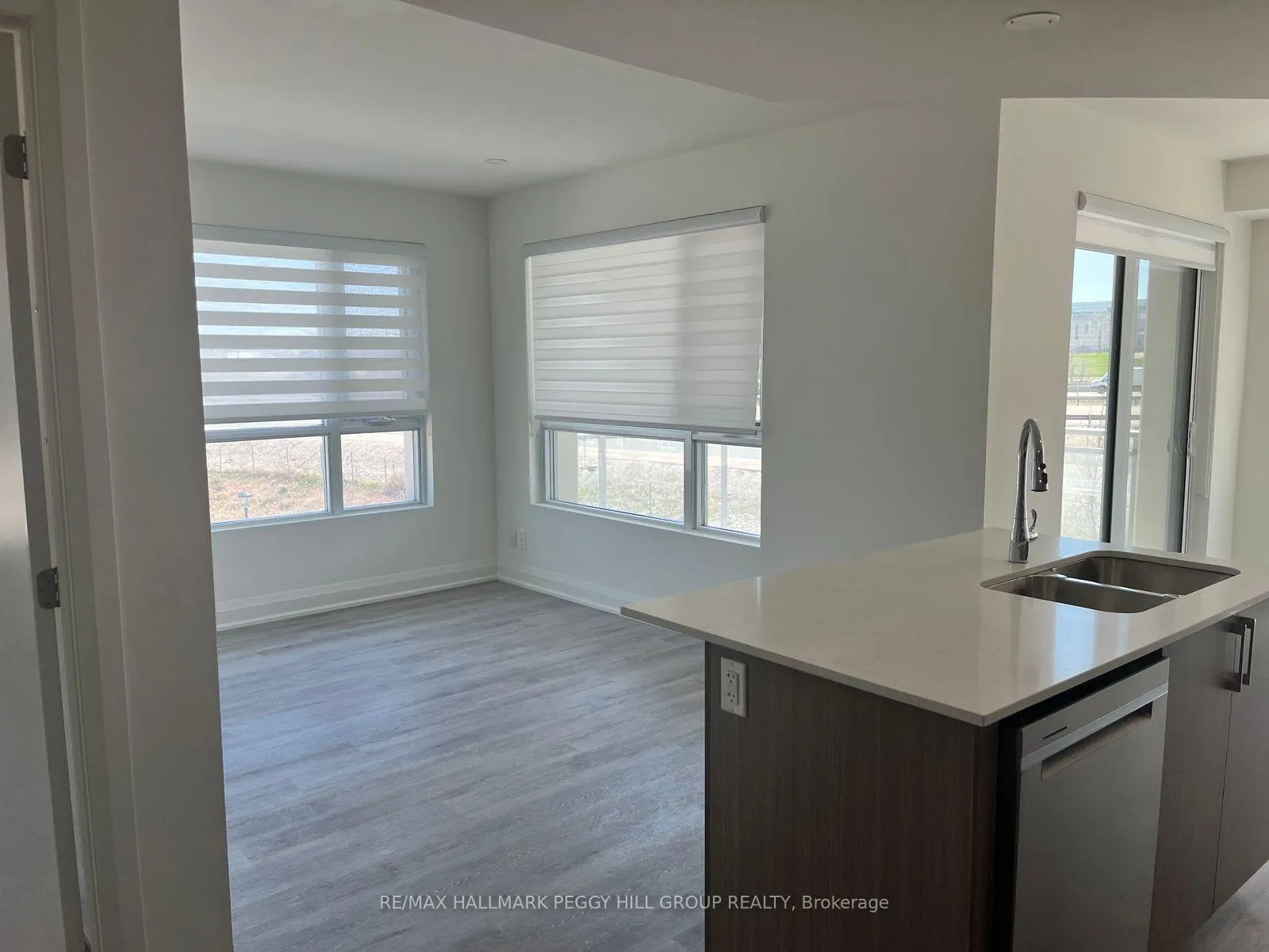 Photo 4 of Unit 612, 58 Lakeside Terrace, Barrie, Little Lake — HOMEH