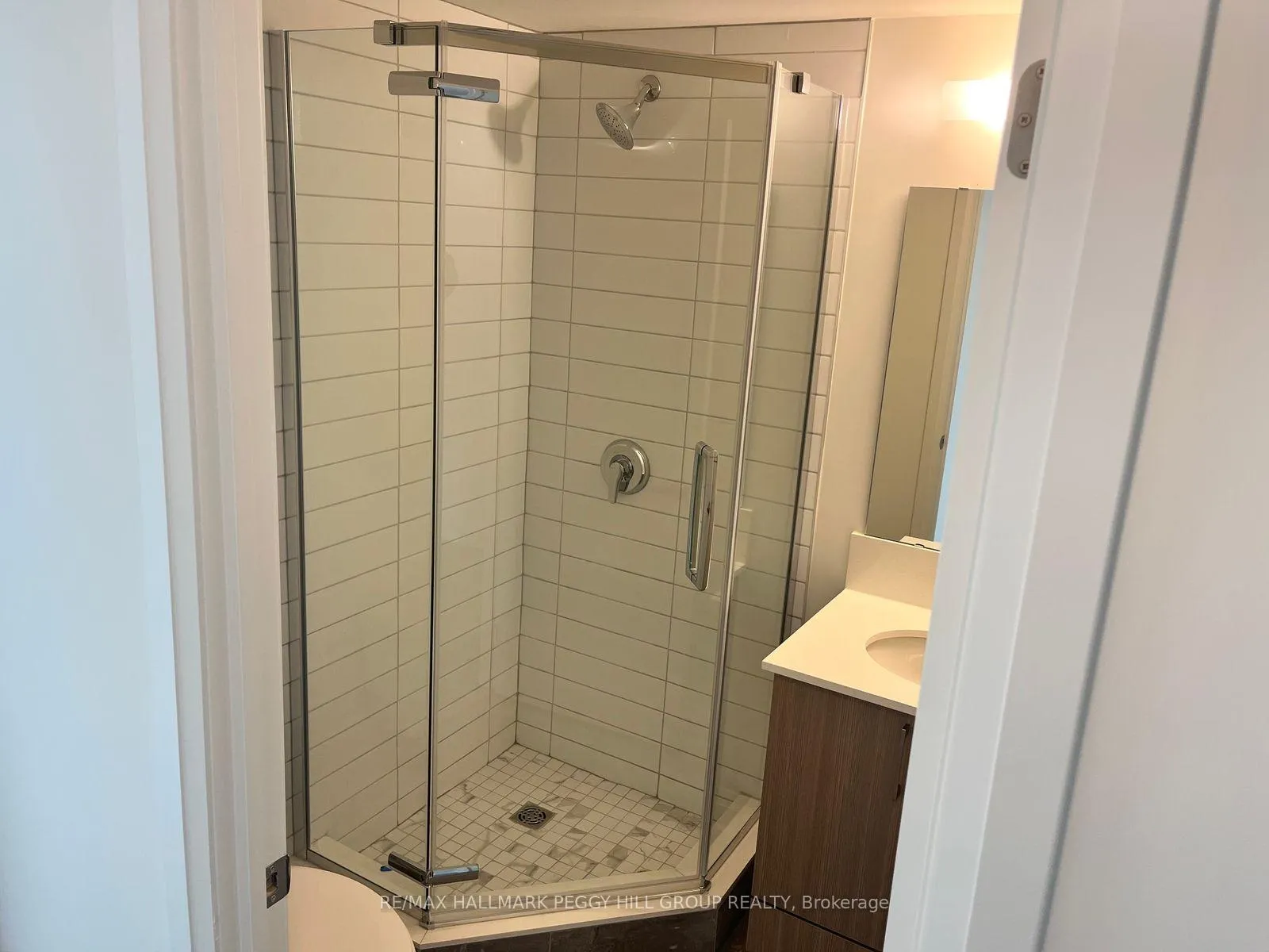 Photo 9 of Unit 612, 58 Lakeside Terrace, Barrie, Little Lake — HOMEH