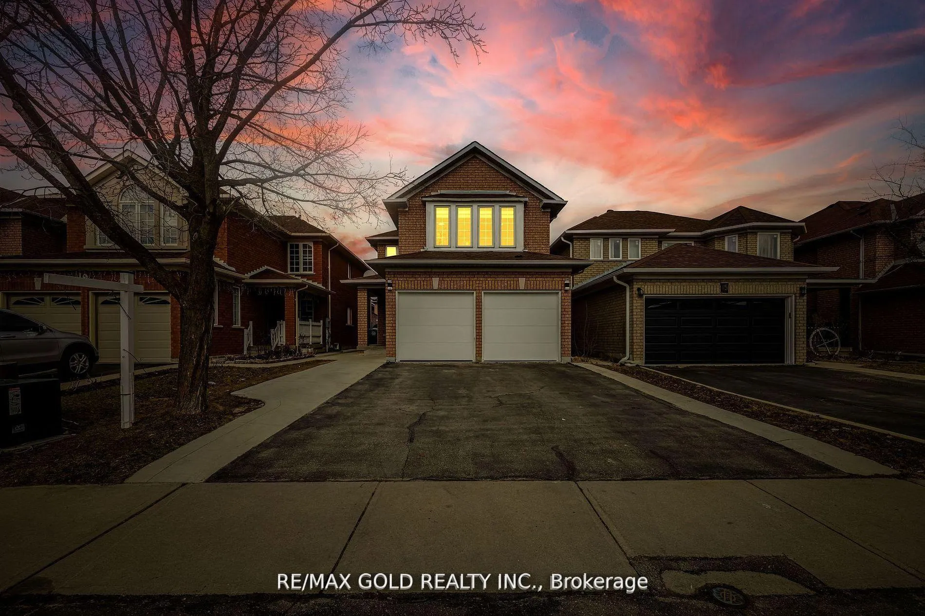 Photo 3 of 17 Dovesong Drive, Brampton, Sandringham-Wellington — HOMEH