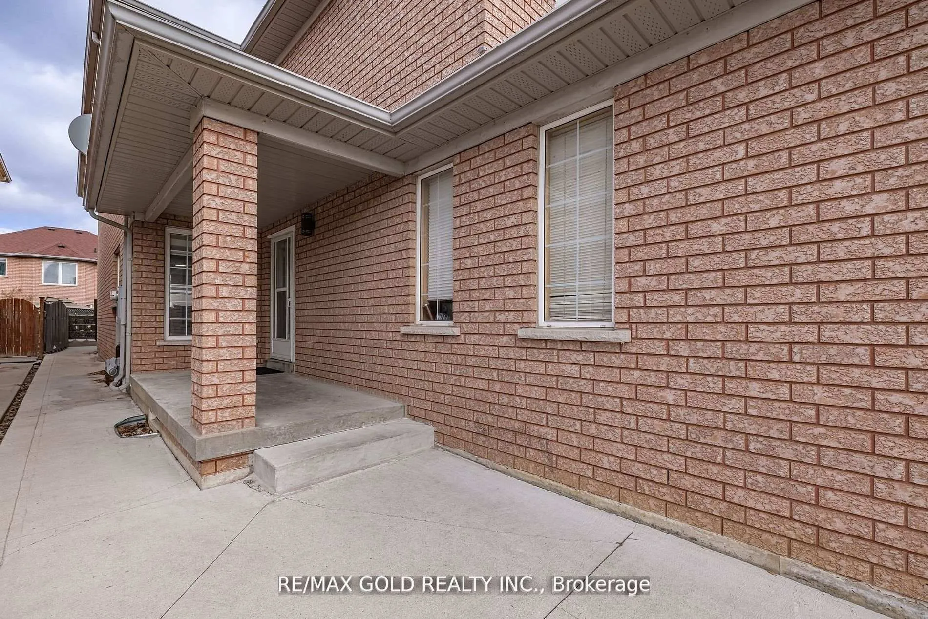 Photo 5 of 17 Dovesong Drive, Brampton, Sandringham-Wellington — HOMEH
