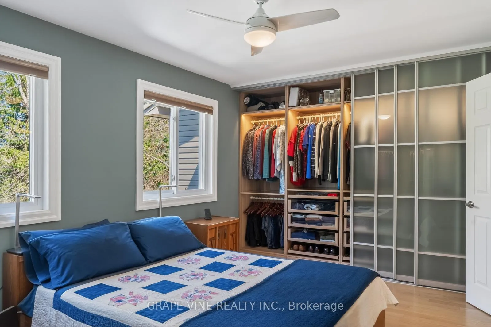 Photo 19 of 142 College Circle, Ottawa, Castle Heights — HOMEH