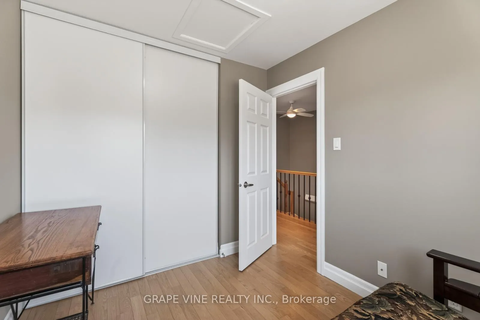 Photo 23 of 142 College Circle, Ottawa, Castle Heights — HOMEH