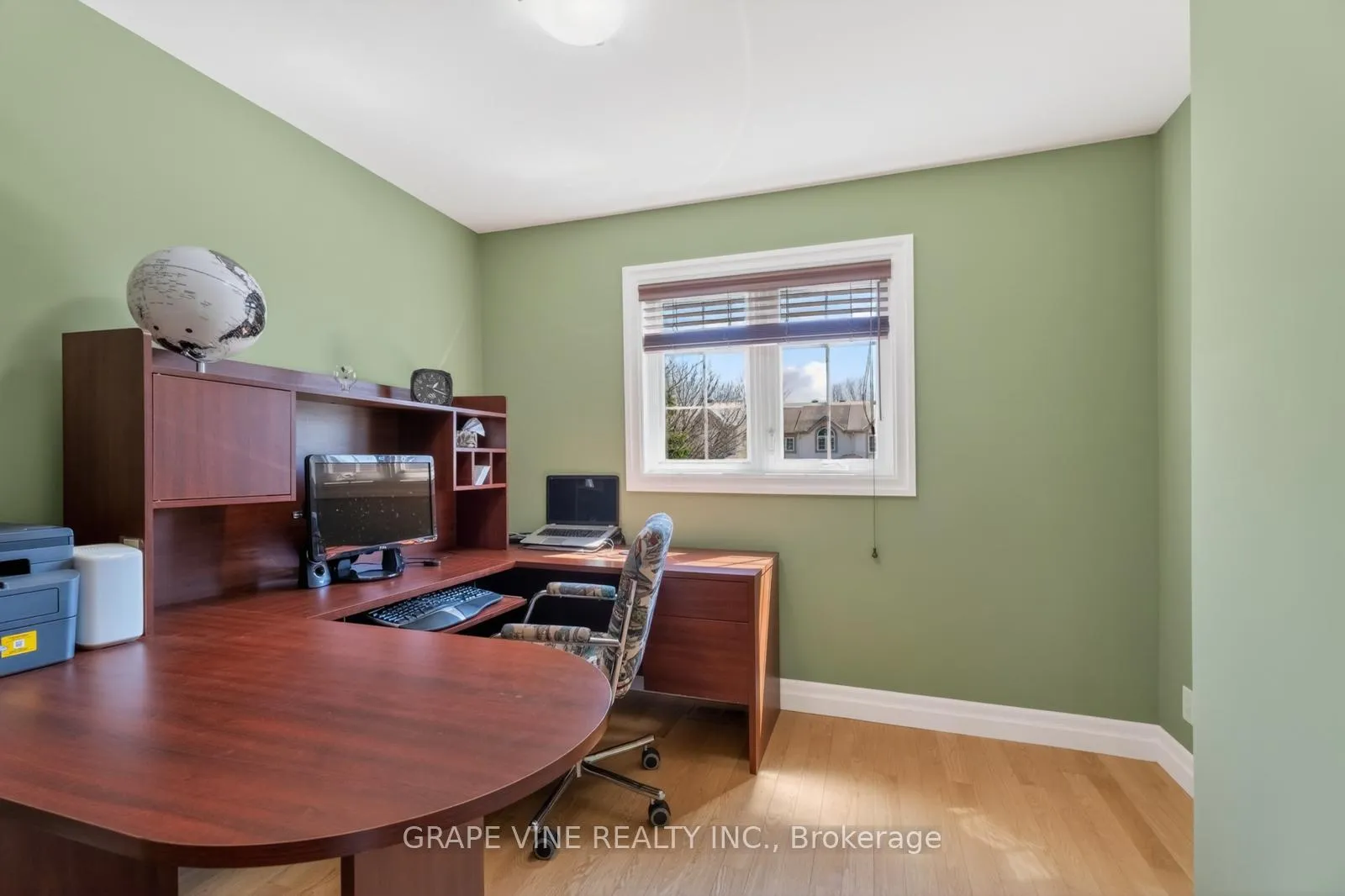 Photo 24 of 142 College Circle, Ottawa, Castle Heights — HOMEH