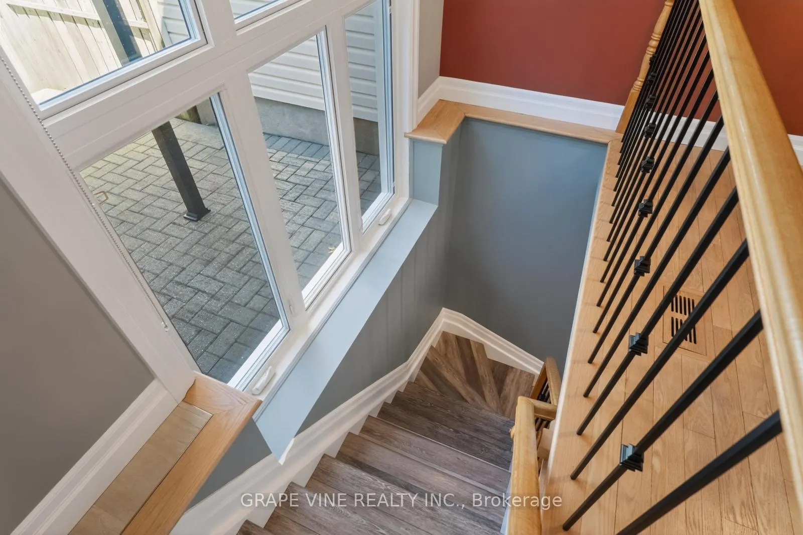 Photo 26 of 142 College Circle, Ottawa, Castle Heights — HOMEH