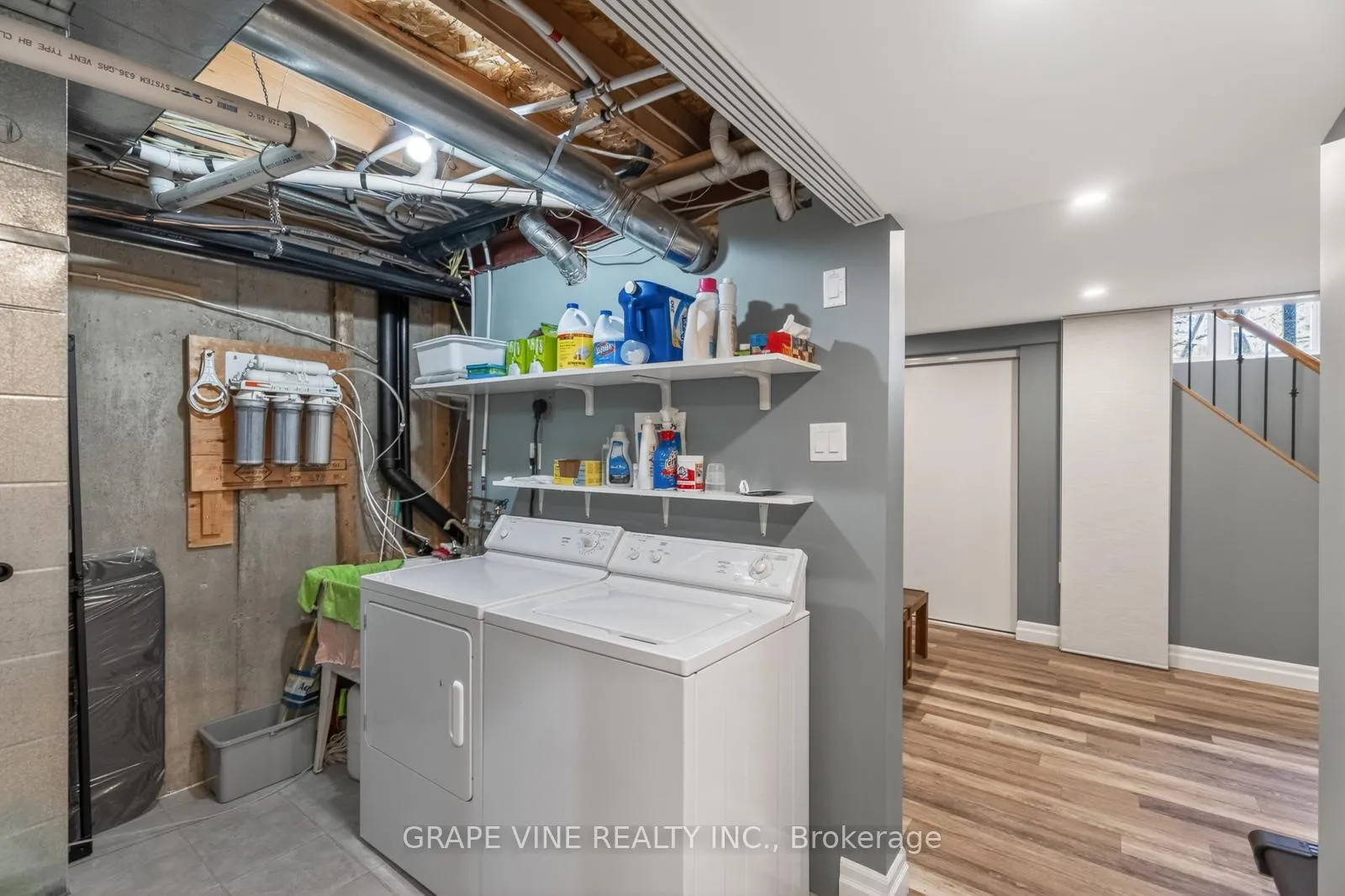 Photo 31 of 142 College Circle, Ottawa, Castle Heights — HOMEH