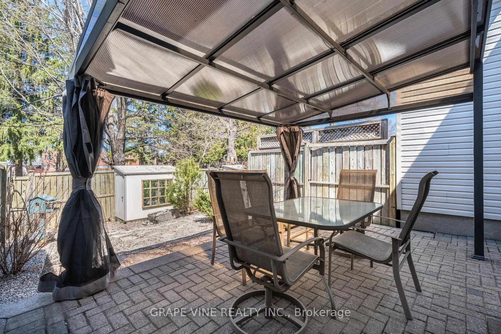 Photo 33 of 142 College Circle, Ottawa, Castle Heights — HOMEH