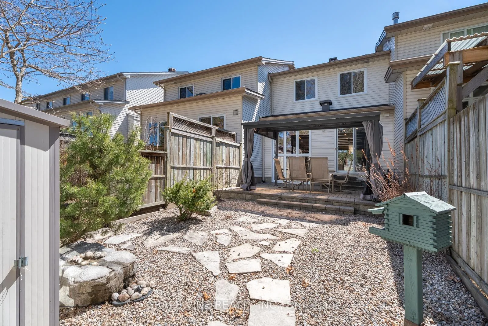 Photo 35 of 142 College Circle, Ottawa, Castle Heights — HOMEH