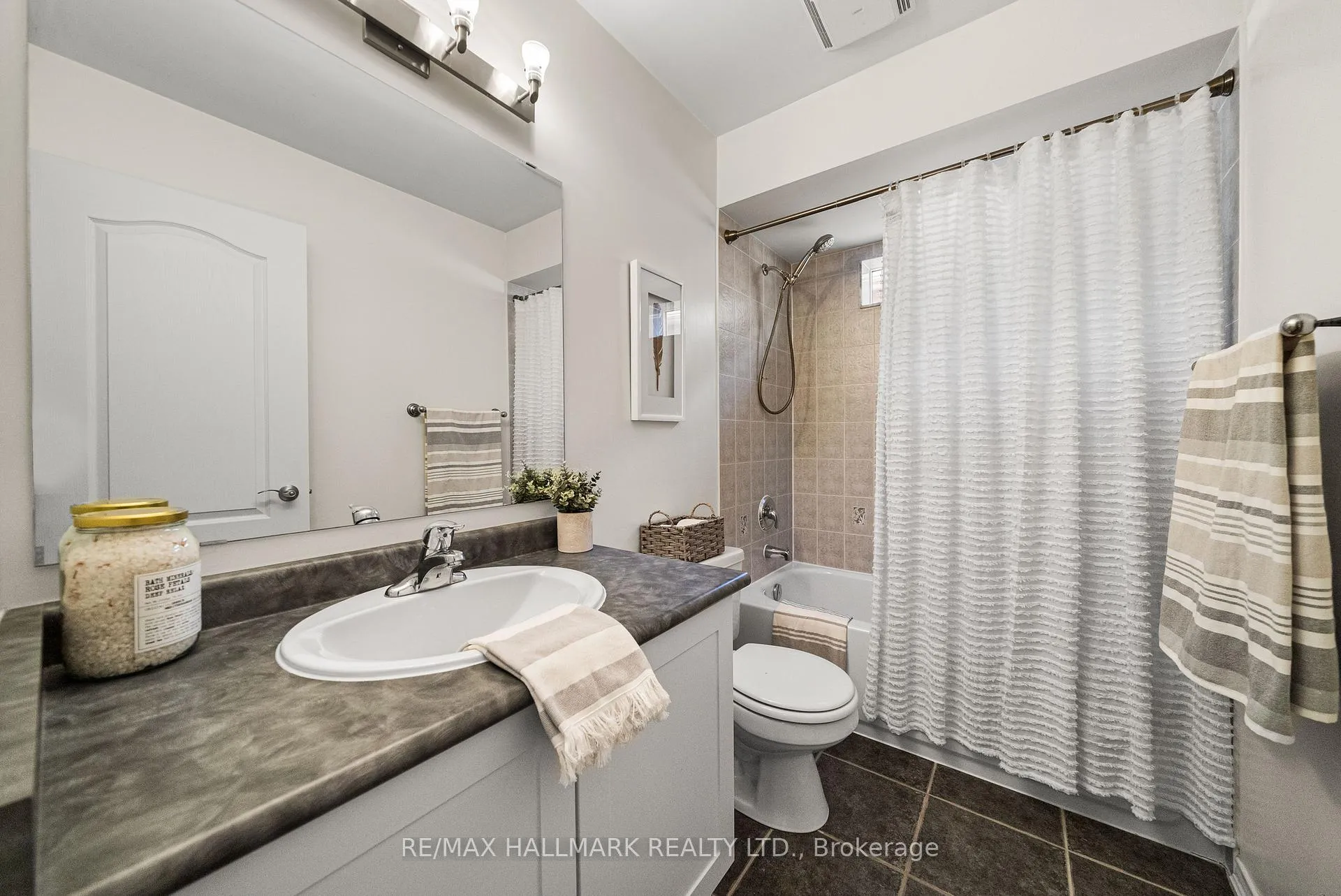 Photo 36 of 42 Moynahan Crescent, Ajax, South East — HOMEH