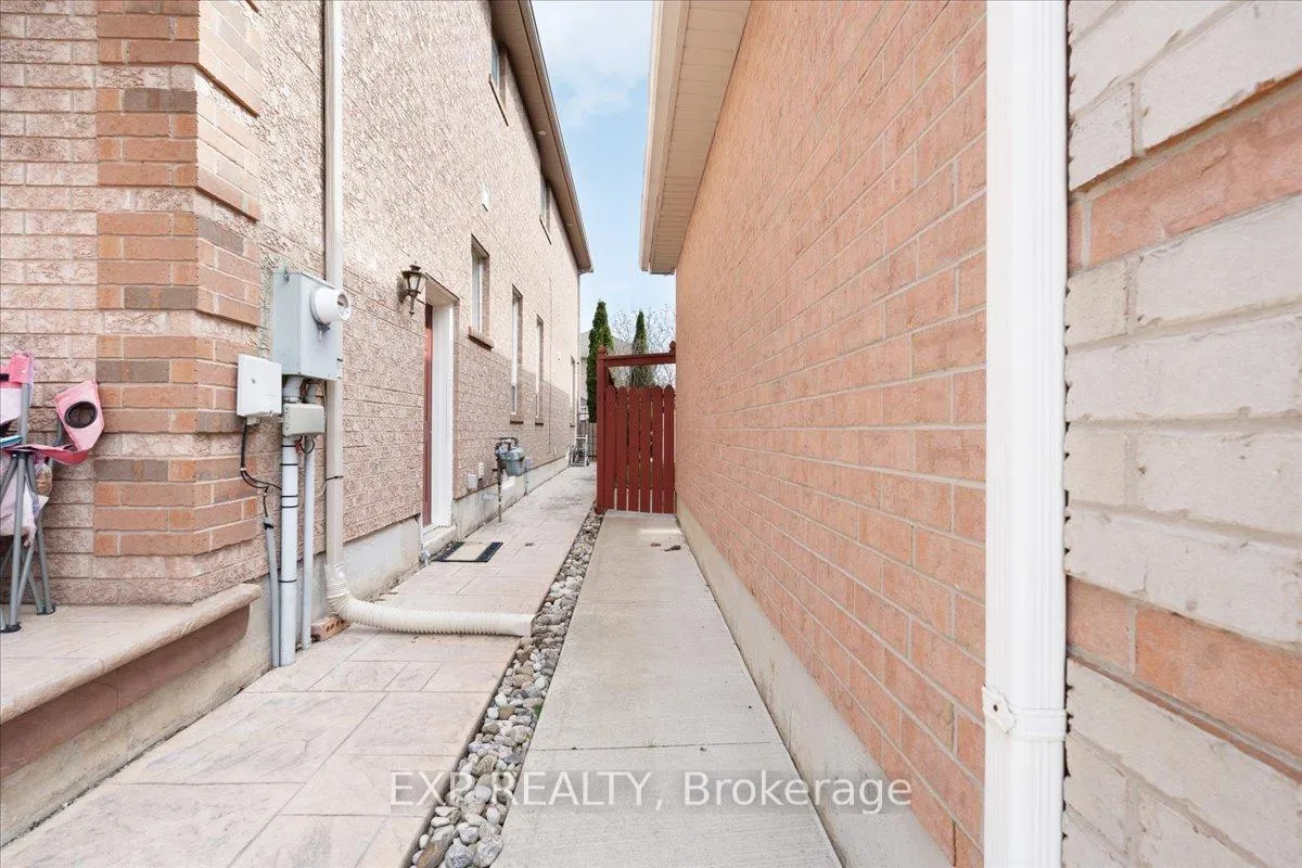 Photo 43 of 67 El Camino Way, Brampton, Fletcher's Meadow — HOMEH