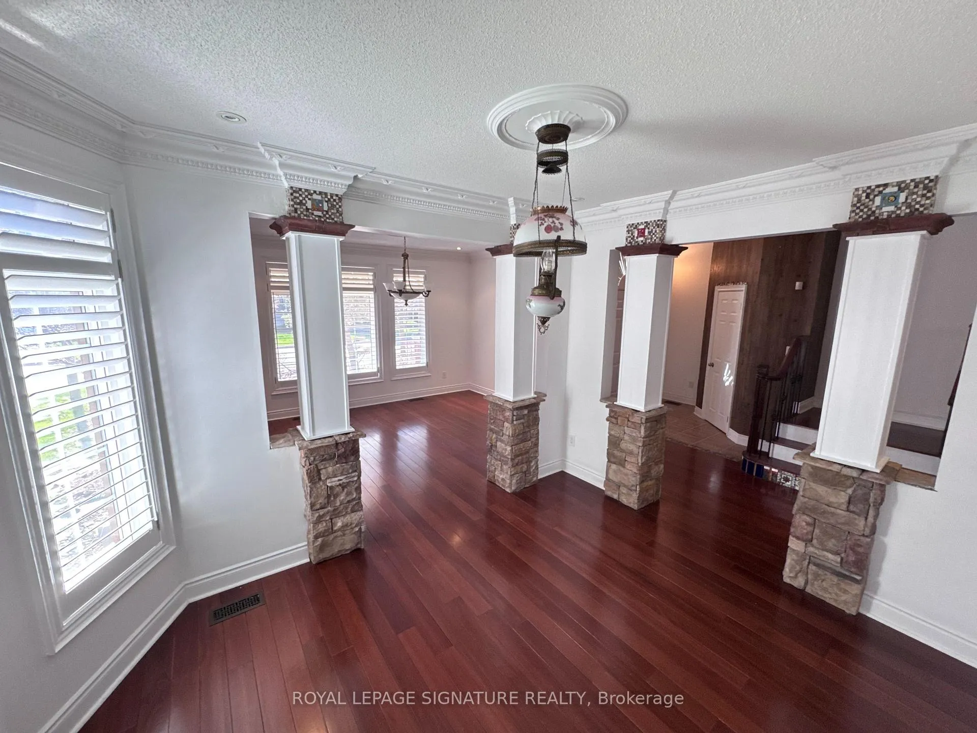 Photo 11 of 1592 Hallstone Road, Brampton, Bram West — HOMEH