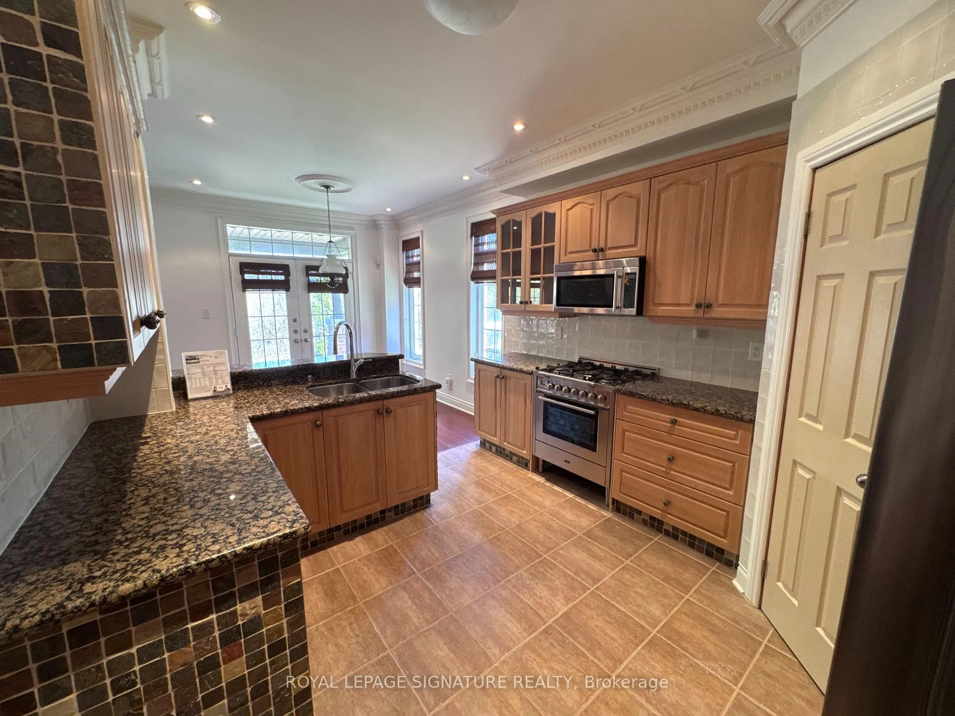 Photo 14 of 1592 Hallstone Road, Brampton, Bram West — HOMEH