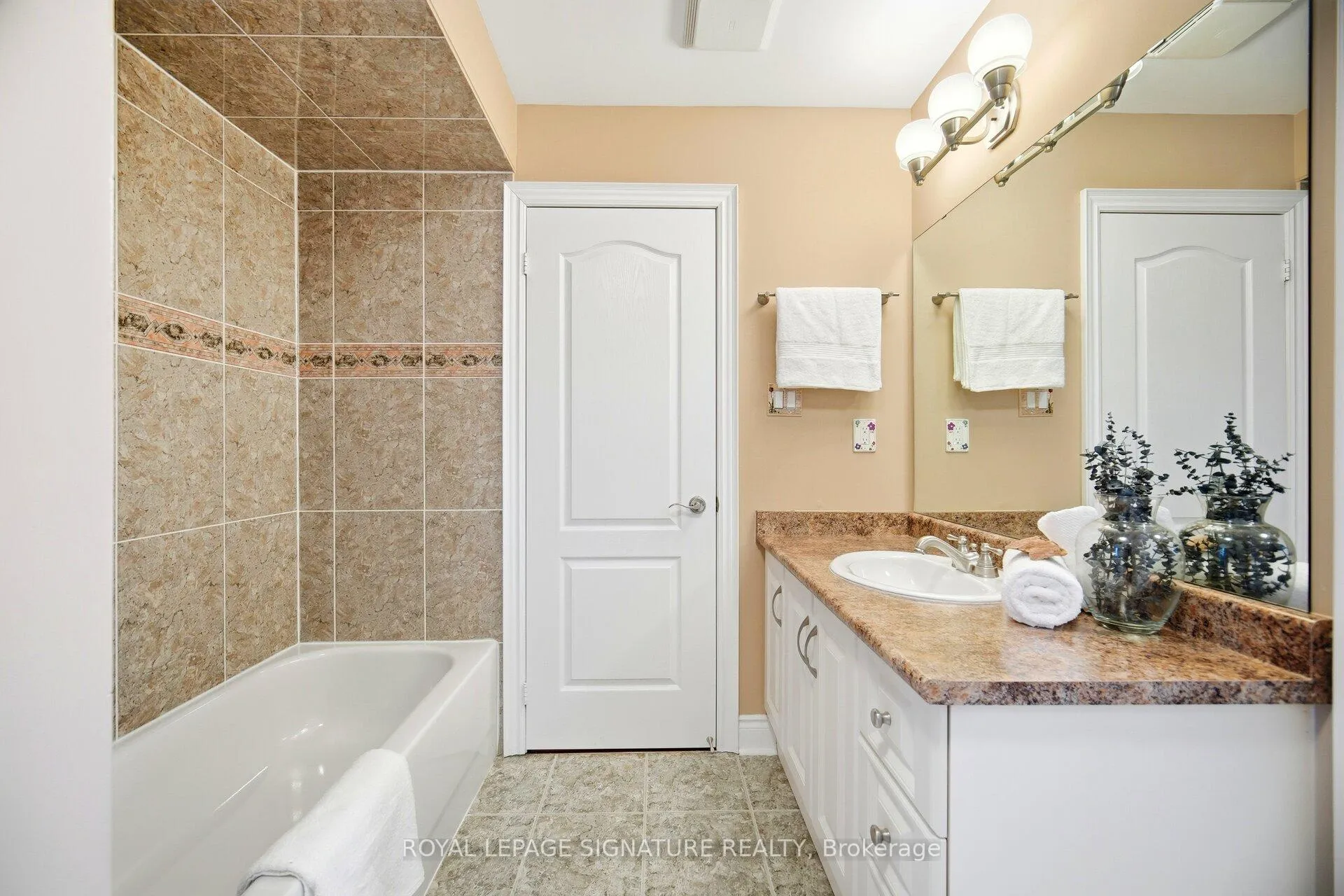 Photo 33 of 1592 Hallstone Road, Brampton, Bram West — HOMEH
