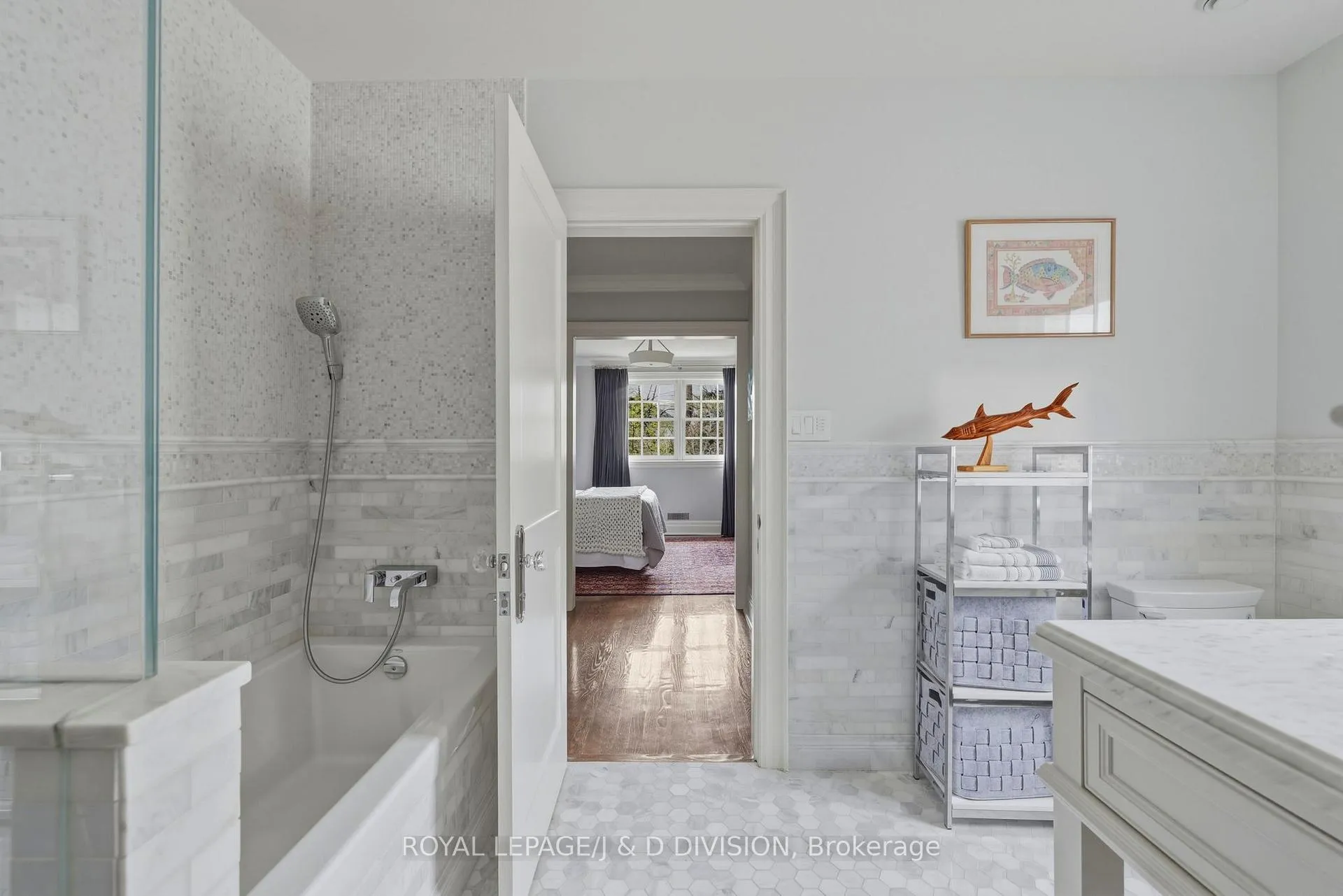 Photo 19 of 118 Strathallan Boulevard, Toronto, Lawrence Park South — HOMEH