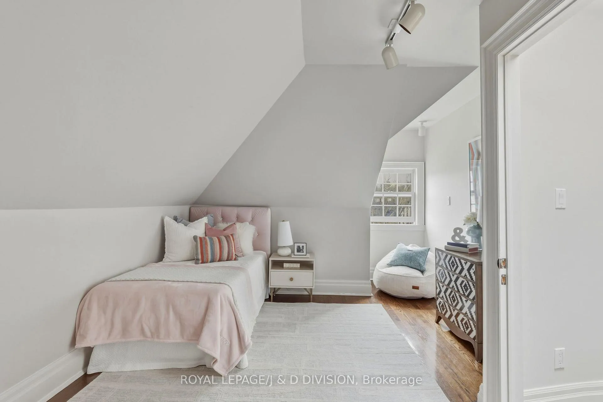 Photo 28 of 118 Strathallan Boulevard, Toronto, Lawrence Park South — HOMEH
