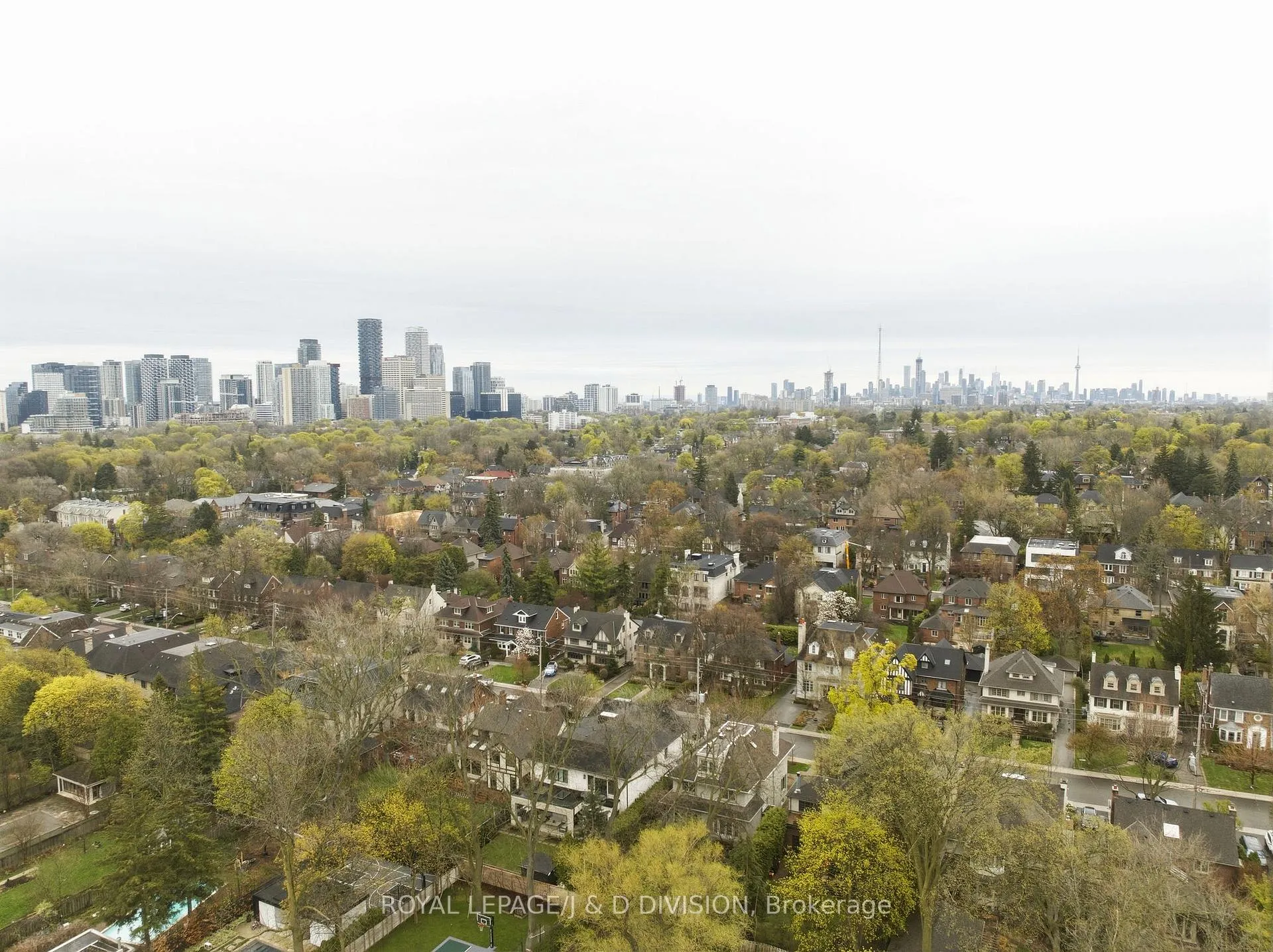 Photo 36 of 118 Strathallan Boulevard, Toronto, Lawrence Park South — HOMEH