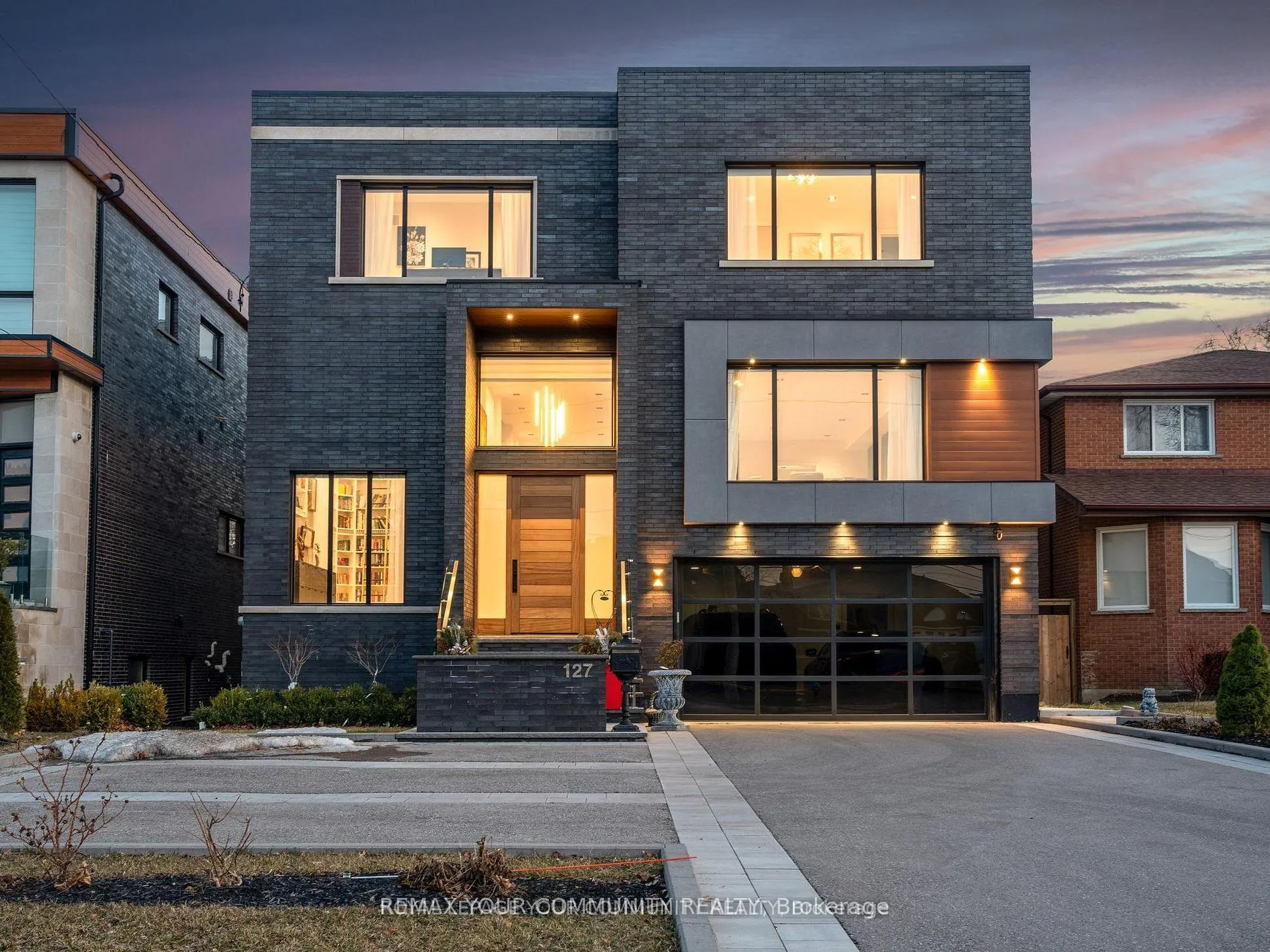 Photo of 127 Elgin Mills Road W